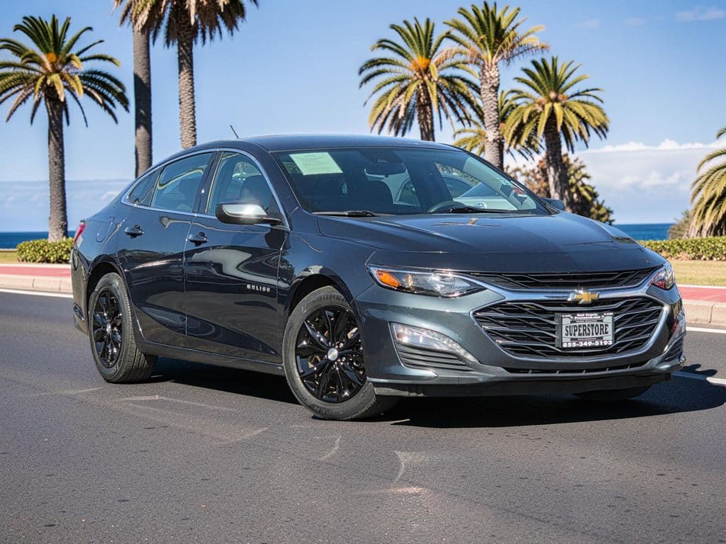 2021 Chevrolet Malibu LT - Photo 2