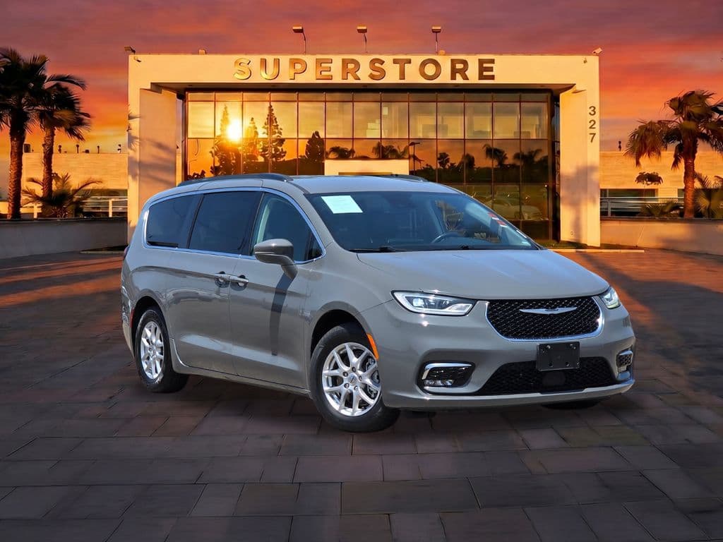 2022 Chrysler Pacifica Touring L - Photo 1