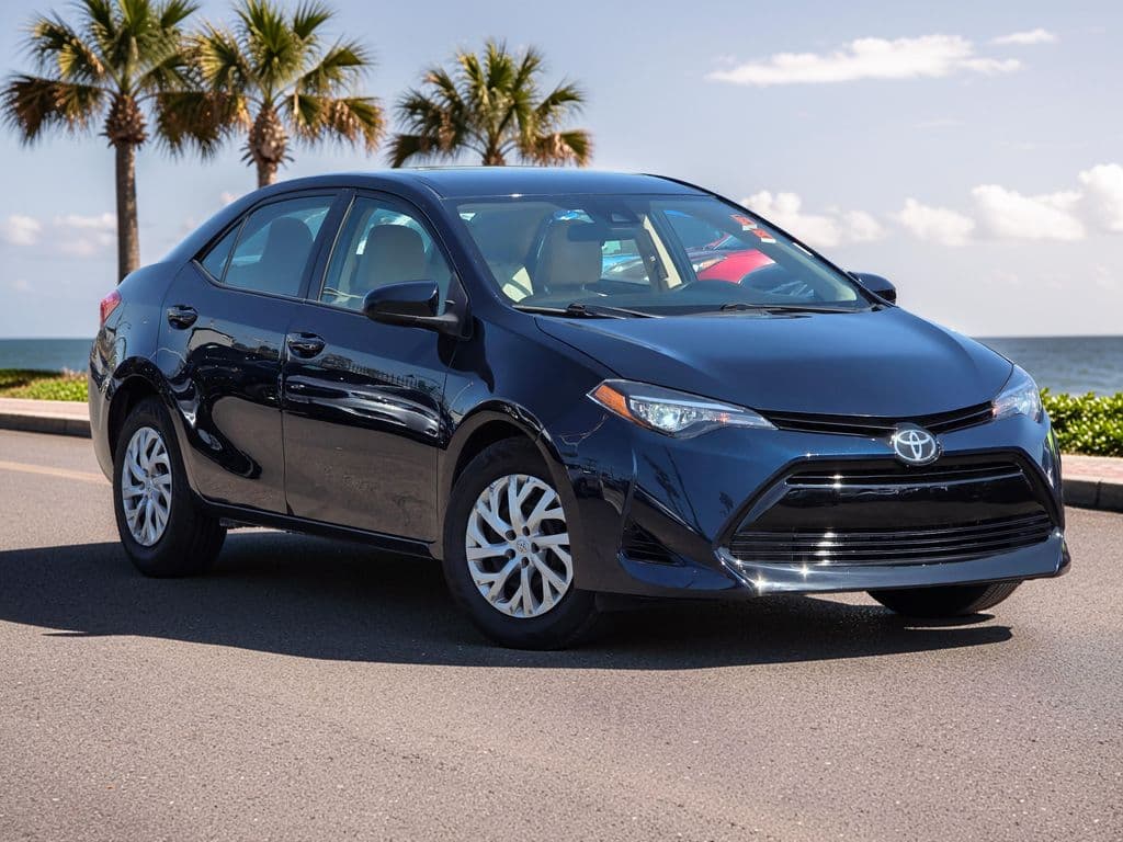2017 Toyota Corolla LE - Photo 2