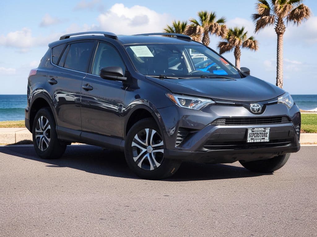 2017 Toyota RAV4 LE - Photo 2