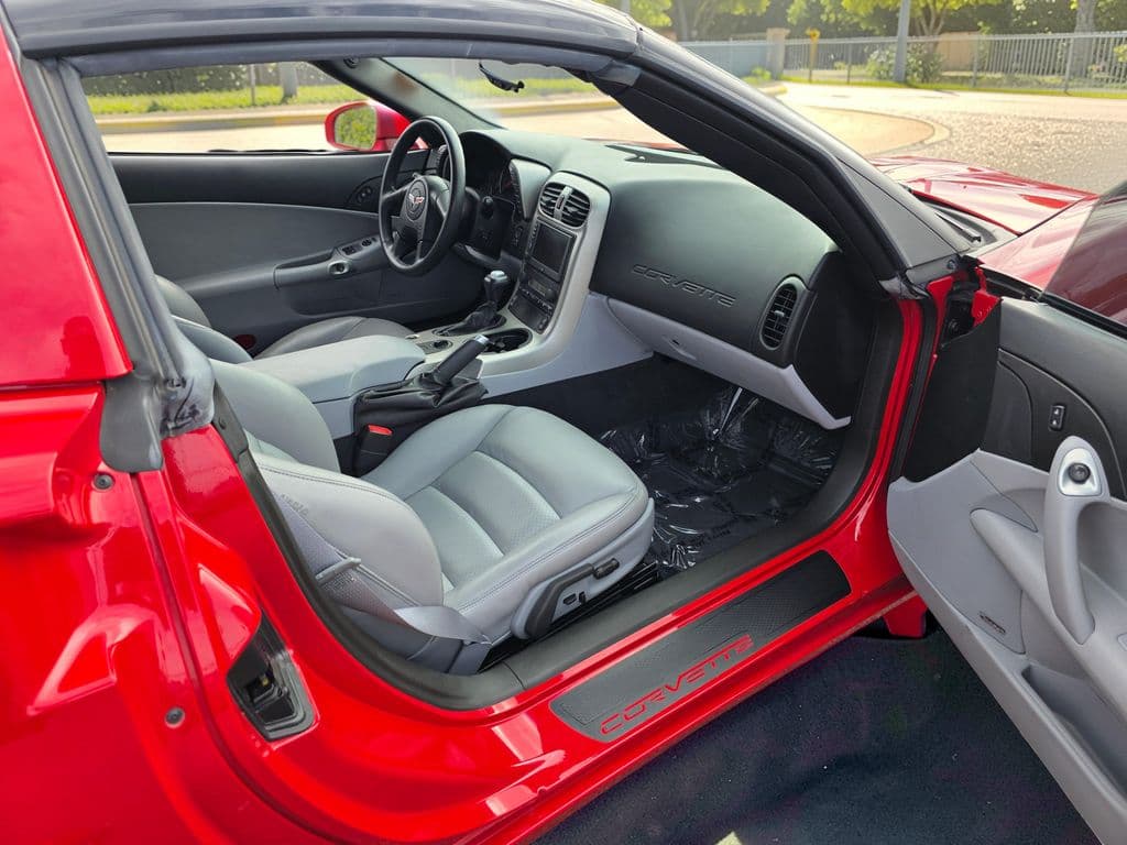 2005 Chevrolet Corvette Base — photo 2