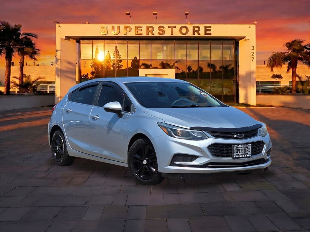 2018 Chevrolet Cruze LT - Photo 1