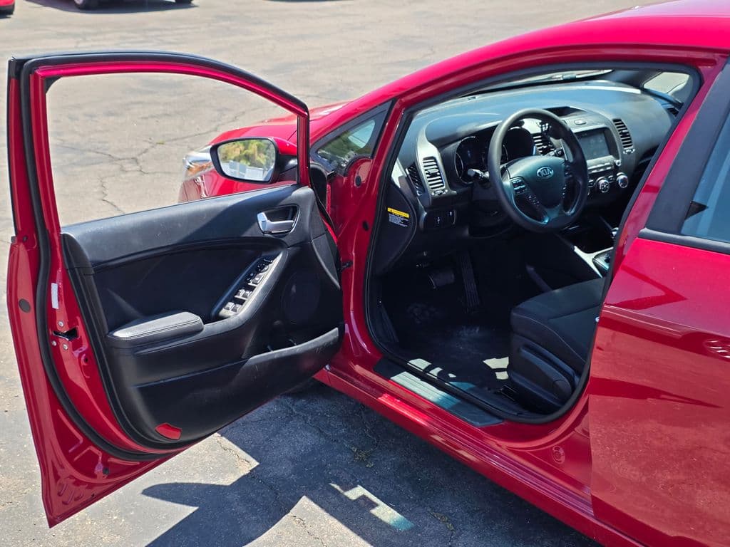 2017 Kia Forte5 LX - Photo 18