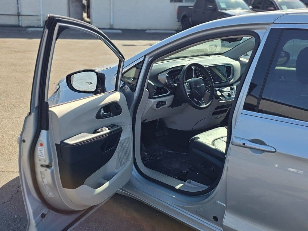 2024 Chrysler Pacifica Touring L - Photo 41