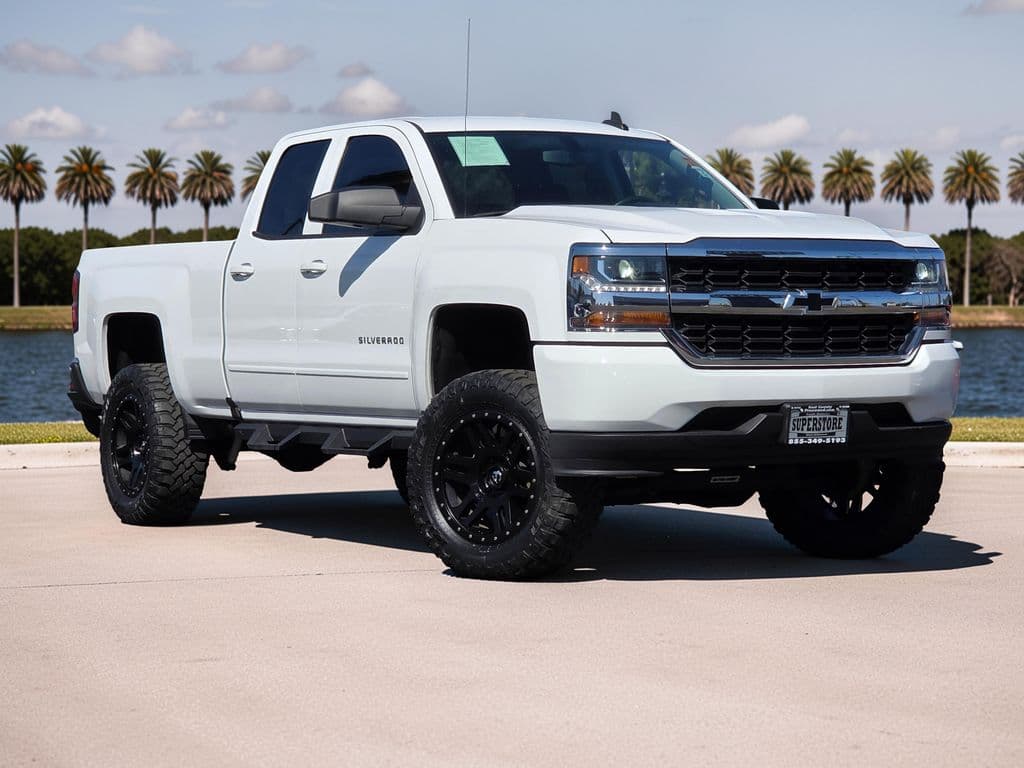 2019 Chevrolet Silverado 1500 LD LT - Photo 2