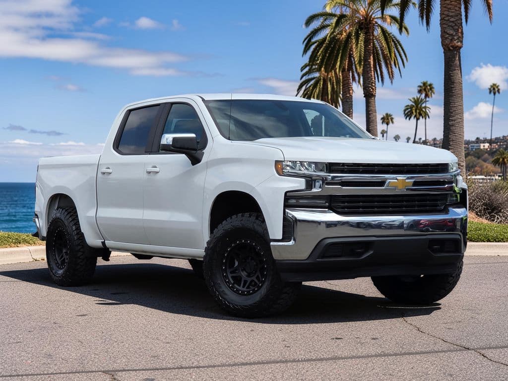 2020 Chevrolet Silverado 1500 LT - Photo 2