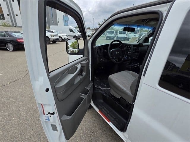 2014 Chevrolet Express 1500 LT - Photo 32