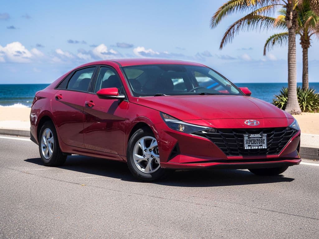 2023 Hyundai Elantra SE - Photo 2