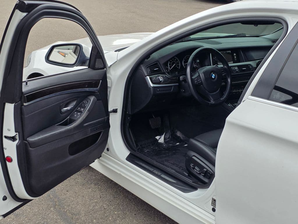 2015 BMW 5 Series 550i - Photo 52